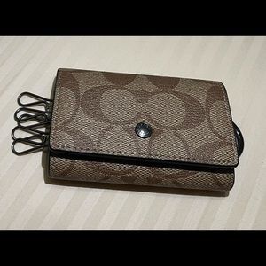 Five Ring Key Case In Signature Canvas